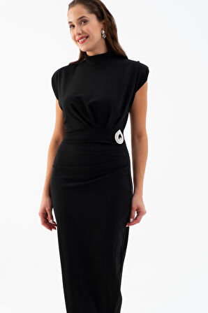 Kadın Siyah Aksesuar Detay Vatkalı Midi Elbise