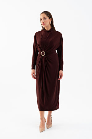 Kadın Kahverengi Büzgülü Aksesuar Detaylı Midi Elbise