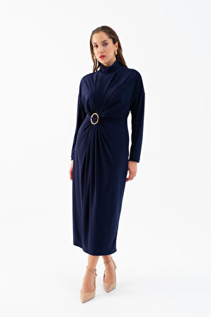 Kadın Lacivert Büzgülü Aksesuar Detaylı Midi Elbise