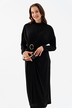 Kadın Siyah Büzgülü Aksesuar Detaylı Midi Elbise