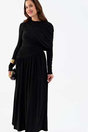 Kadın Siyah Omuz Parçalı Çapraz Büzgülü Uzun Elbise