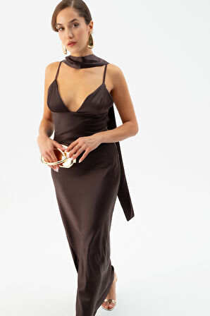 Kadın Kahverengi Sırt Dekoltekli Uzun Saten Elbise