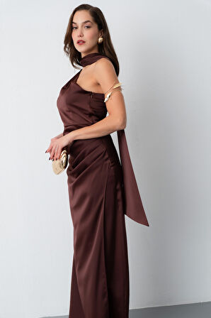 Kadın Kahverengi Fular Yaka Yırtmaçlı Uzun Saten Abiye Elbise