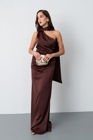 Kadın Kahverengi Fular Yaka Yırtmaçlı Uzun Saten Abiye Elbise
