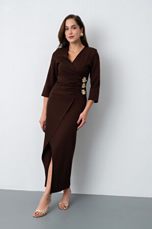Kadın Kahverengi Kruvaze Yaka Aksesuar Detay Midi Elbise
