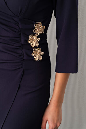 Kadın Lacivert Kruvaze Yaka Aksesuar Detay Midi Elbise