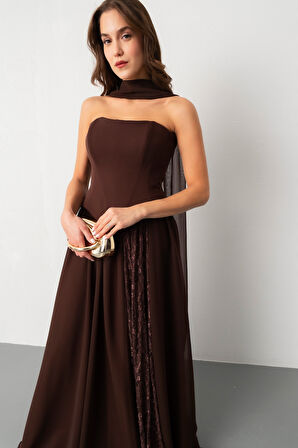 Kadın Kahverengi Straplez Yaka Piliseli Dantel Detay Uzun Abiye Elbise