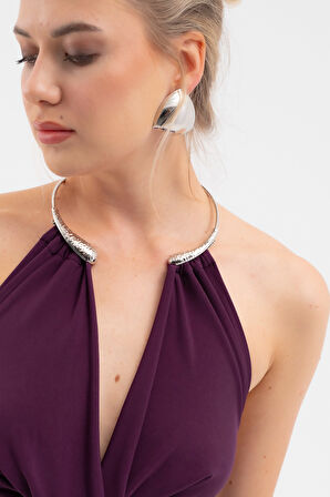 Kadın Mürdüm Aksesuar Detay Dekolteli Uzun Elbise