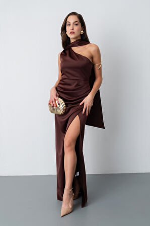 Kadın Kahverengi Fular Yaka Yırtmaçlı Uzun Saten Abiye Elbise