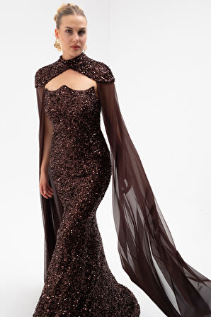 Kadın Kahverengi Tül Pelerinli Straplez Uzun Pullu Abiye Elbise