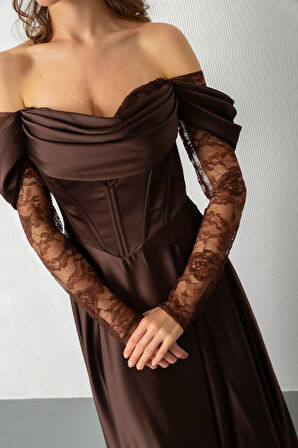 Kadın Kahverengi Dantel Detaylı Uzun Saten Abiye Elbise