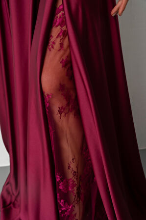 Kadın Mürdüm Dantel Detaylı Uzun Saten Abiye Elbise