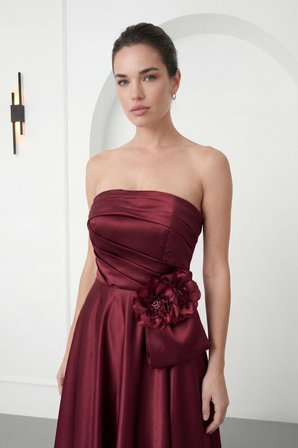 Kadın Bordo Straplez Yaka Çiçek Detaylı Uzun Söz Nişan Nikah Abiye
