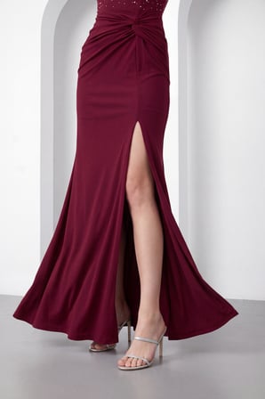 Kadın Bordo Dar Kalıp Halter Yaka Taşlı Uzun Abiye Elbise