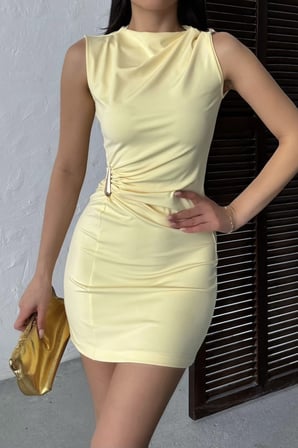 Kadın Sarı Bisiklet Yaka Gold Aksesuar Detay Mini Elbise