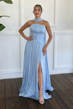 Kadın Bebe Mavi Şallı Straplez Yaka Yırtmaçlı Uzun Şifon Abiye Elbise