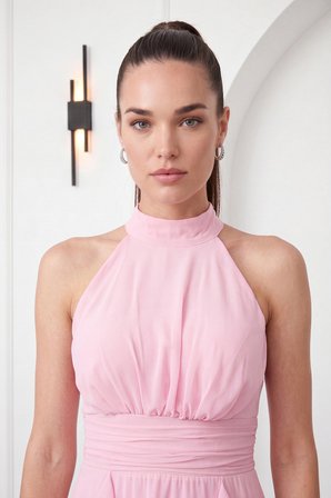 Kadın Pembe Halter Yaka Şifon Uzun Abiye Elbise