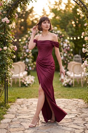 Kadın Bordo Kayık Yaka Yırtmaçlı Uzun Saten Abiye Elbise