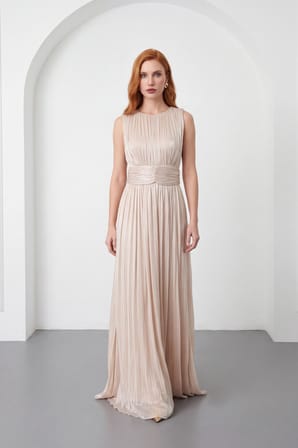 Kadın Bej Bisiklet Yaka Pileli Uzun Davet Elbisesi