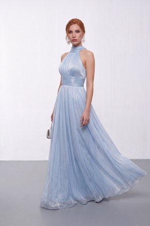 Kadın Bebe Mavi Halter Yaka Drapeli Uzun Parlak Kumaş Abiye Elbise