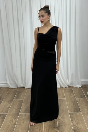 Kadın Siyah Degaje Yaka Dantel Detay Uzun Davet Elbisesi