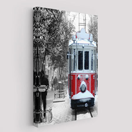 Karlı Bir İstiklal Caddesi ve Nostaljik Tramvay Tablosu-6404