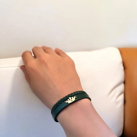 14 Ayar Altın Plakalı A Harfine Özel Koyu Yeşil Derili Taç Figürlü Hediye Bileklik-641