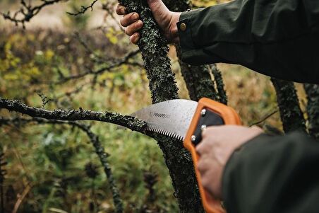 Fiskars SW37 Bahçe Testeresi D Kollu 55cm