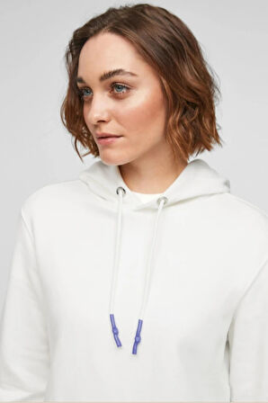 Kadın Beyaz Kapşonlu Sportif Sweatshirt