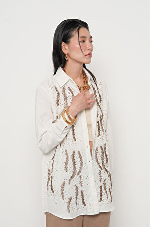 KADIN ÖNÜ BONCUKLU OVERSİZE KESİM DÜZ RENK GÖMLEK