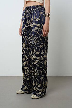 Kadın Lacivert - Krem Renk Desenli Bol Paça Beli Lastikli Pantolon