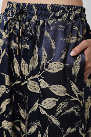 Kadın Lacivert - Krem Renk Desenli Bol Paça Beli Lastikli Pantolon