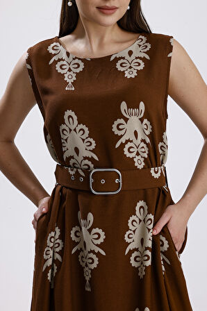 Beli Kemerli Yaka Arkası Top Düğmeli Kolsuz Dokuma Viskon Ellbise | ELB36223 Kahve Desenli