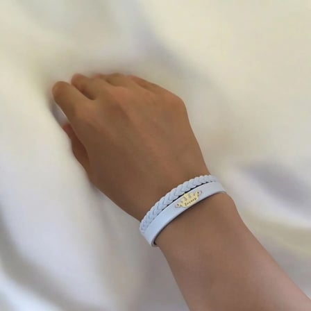 14 Ayar Altın Plakalı Zeynep İsmine Özel Taç Motifli Doğal Beyaz Derili Hediye Bileklik-645