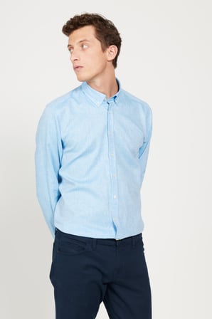 Erkek Mavi Slim Fit Dar Kesim Düğmeli Yaka Pamuklu Armürlü Keten Gömlek