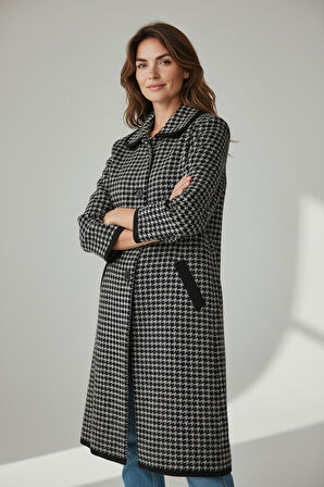 KADIN ÖNÜ DÜĞMELİCEPLİ KALIN TRİKO HIRKA