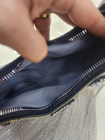 KRİSTAL TAŞ İŞLEME & ZİNCİR PÜSKÜL DETAYLI ( KÜÇÜK BOY ) EL-OMUZ ABİYE ÇANTA