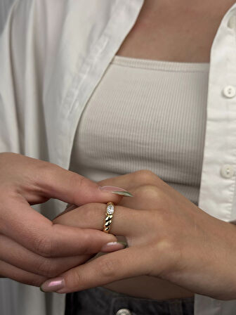 14 Ayar Altın Taşlı Yüzük 964