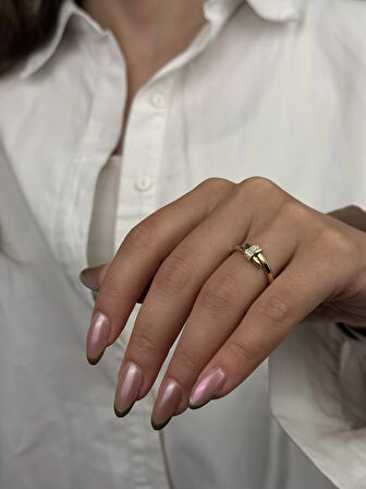 14 Ayar Altın Ortası Taşlı Yüzük 960