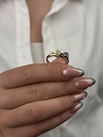 14 Ayar Altın Ortası Taşlı Yüzük 960