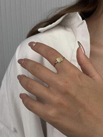 14 Ayar Altın Kare Şekilli Yüzük 974