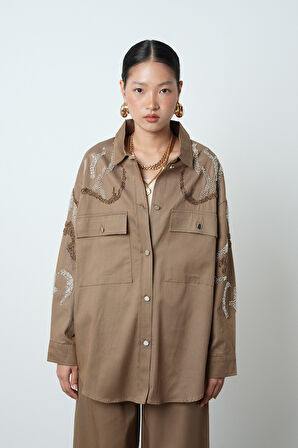 Kadın Çift Cepli Önü Boncuk İşlemeli Düz Renk Gömlek