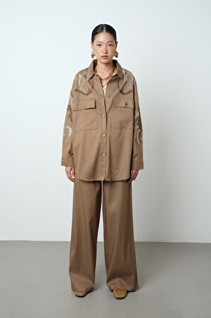 Kadın Çift Cepli Önü Boncuk İşlemeli Düz Renk Gömlek