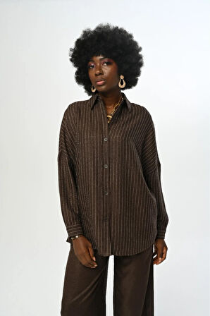 KADIN ÇİZGİLİ DESENLİ DÜZ RENK OVERSİZE KESİM GÖMLEK