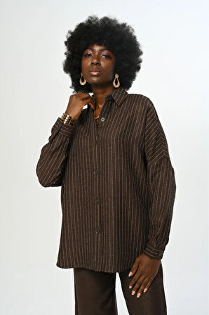 KADIN ÇİZGİLİ DESENLİ DÜZ RENK OVERSİZE KESİM GÖMLEK