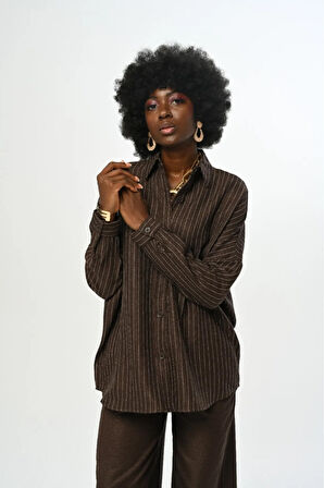 KADIN ÇİZGİLİ DESENLİ DÜZ RENK OVERSİZE KESİM GÖMLEK