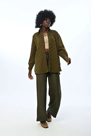 KADIN HAKİ RENK SİMLİ DESENLİ OVERSİZE KESİM GÖMLEK