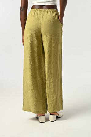 KADIN BELİ LASTİKLİ BOL PAÇA KIRIŞIK KUMAŞ DÜZ RENK PANTOLON