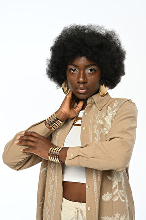 KADIN ÖNÜ ÇİÇEK NAKIŞ İŞLEMELİ DÜZ RENK GÖMLEK