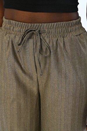 KADIN BELİ LASTİKLİ BOL PAÇA İNCE ÇİZGİLİ SİMLİ PANTOLON